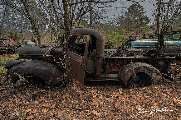 Z62_9101 1943 Chevy Truck With Tree in Stearing Wheel