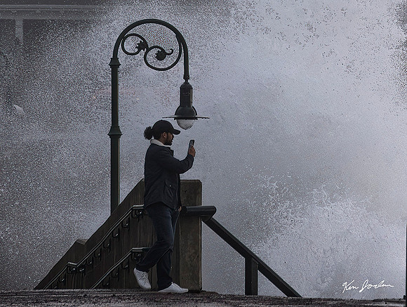 Z62_3314 Lamp Post Photographer Lynn