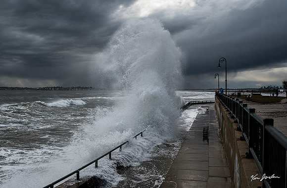 Z62_3741 Splash In The Storm Lynn Beach